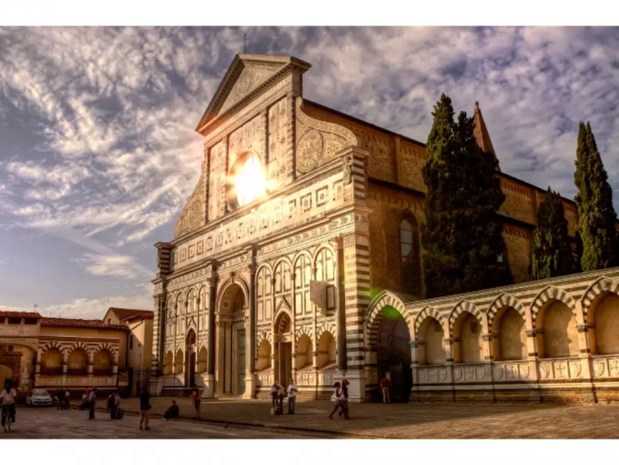 Immagine 1 di Palazzo in vendita  a Firenze