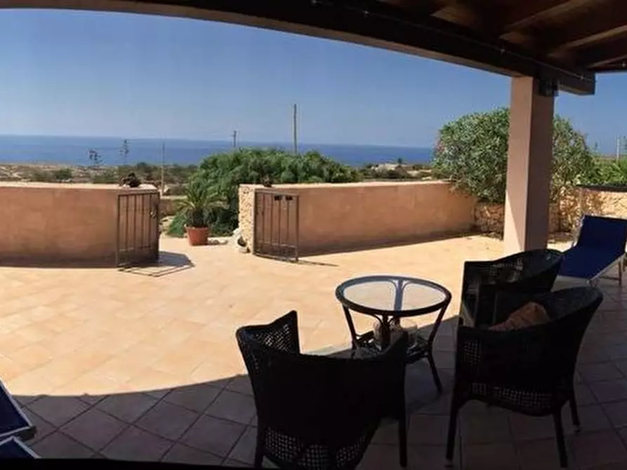 Immagine 2 di Villa in vendita  in Via Strada di Ponente 78 a Lampedusa E Linosa