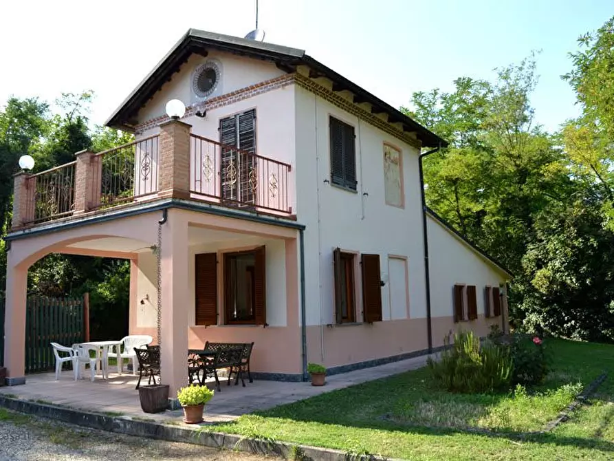 Immagine 1 di Villa in vendita  a Casale Monferrato