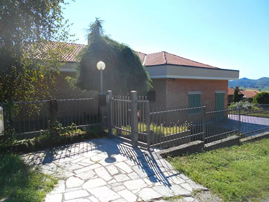 Immagine 1 di Villa in vendita  in via roma a Mombello Monferrato