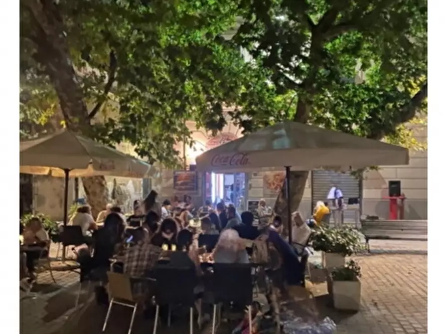 Immagine 1 di Bar / Ristorante in vendita  in Piazza Lerda a Genova