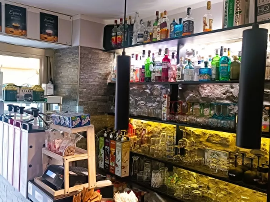 Immagine 1 di Bar / Ristorante in vendita  in piazza romagnosi a Genova