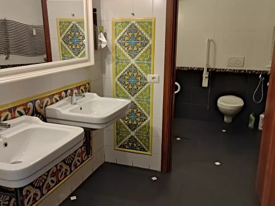 Immagine 13 di Licenza in vendita  in via di francia a Genova