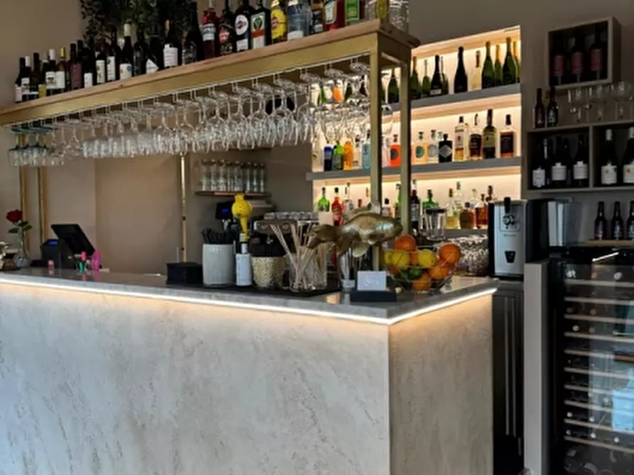 Immagine 1 di Bar / Ristorante in vendita  in piazza henry dunant a Genova