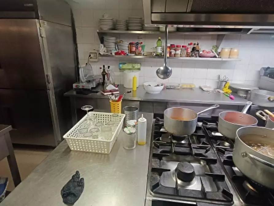 Immagine 3 di Licenza in vendita  in piazza sciesa a Genova