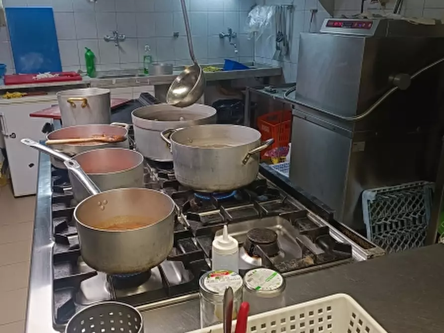 Immagine 4 di Licenza in vendita  in piazza sciesa a Genova