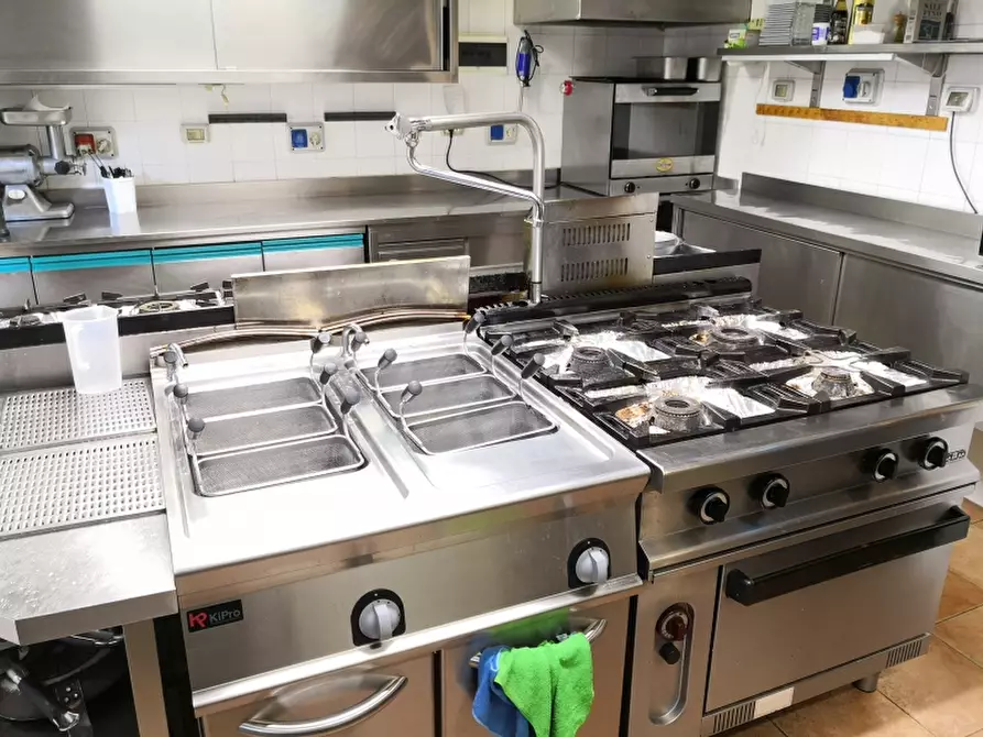 Immagine 10 di Locale commerciale in vendita  in via siracusa a Genova