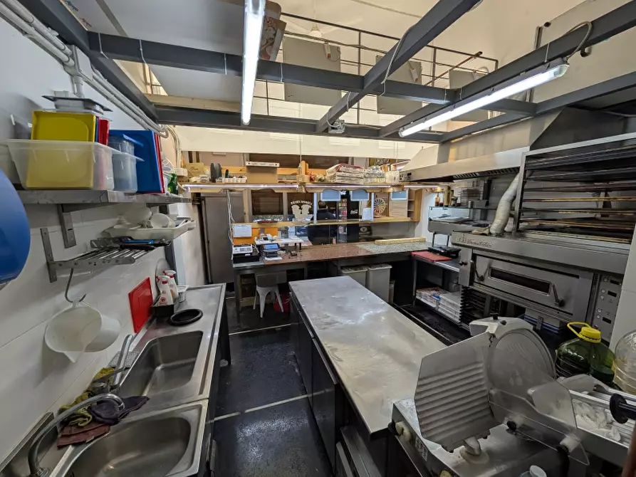 Immagine 1 di Licenza in vendita  in via cesare battisti a Genova