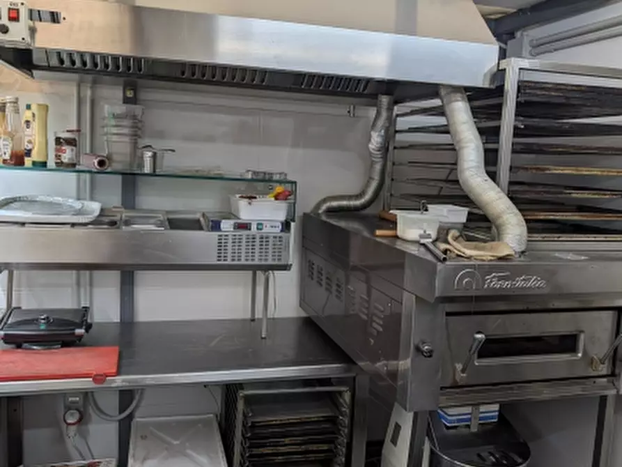 Immagine 3 di Licenza in vendita  in via cesare battisti a Genova