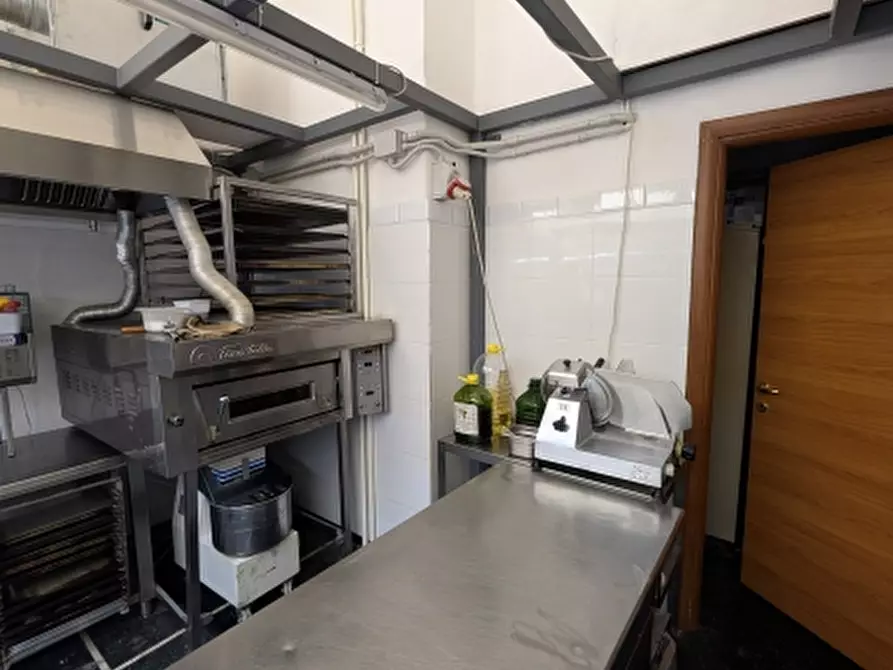 Immagine 4 di Licenza in vendita  in via cesare battisti a Genova