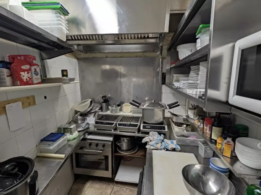 Immagine 7 di Negozio in vendita  a Genova