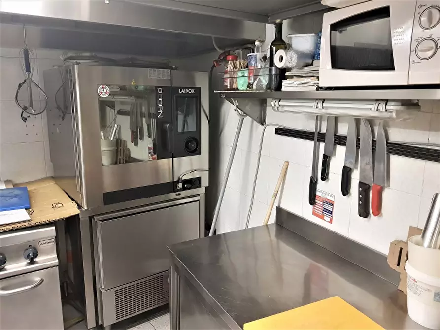 Immagine 9 di Licenza in vendita  in via 5 maggio a Genova