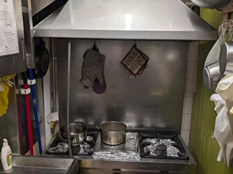 Immagine 9 di Licenza in vendita  in PIAZZA MARTINEZ a Genova