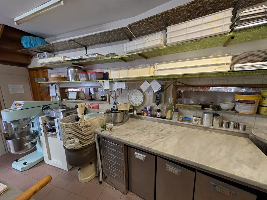 Immagine 7 di Licenza in vendita  in PIAZZA MARTINEZ a Genova