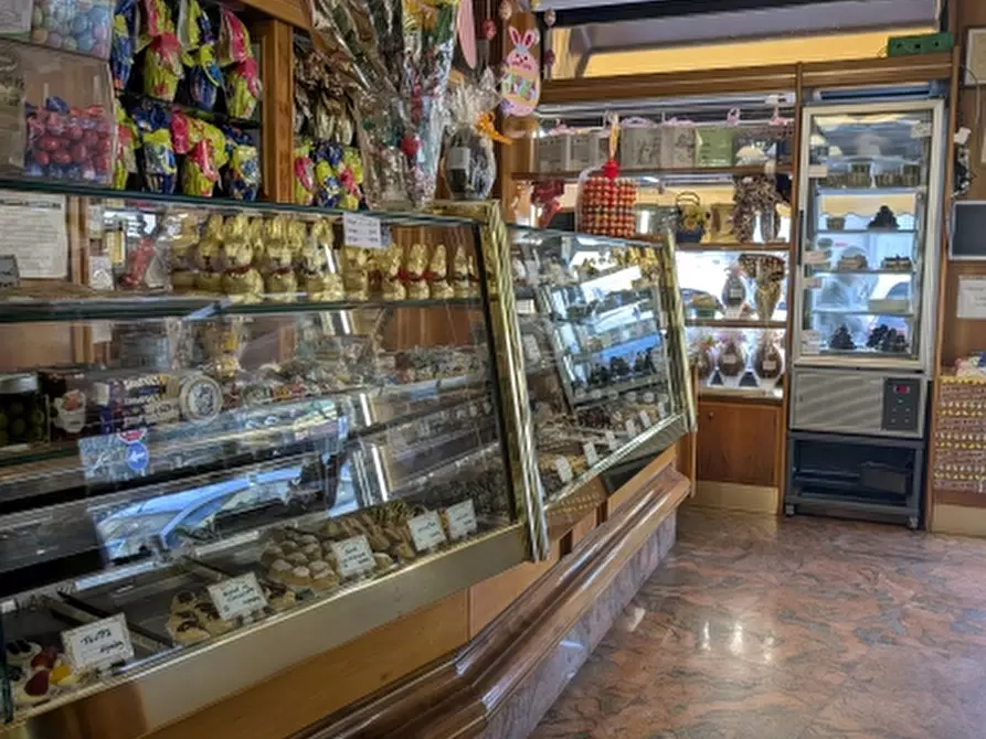 Immagine 3 di Licenza in vendita  in PIAZZA MARTINEZ a Genova