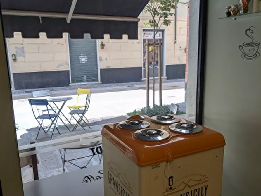 Immagine 7 di Licenza in vendita  in via oberdan a Genova