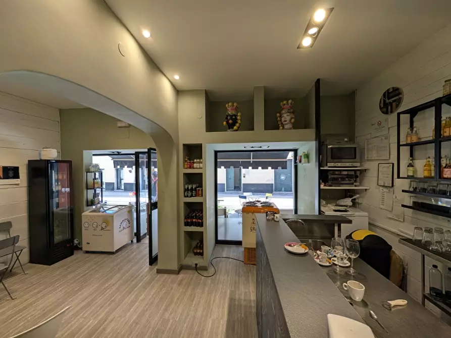 Immagine 3 di Licenza in vendita  in via oberdan a Genova