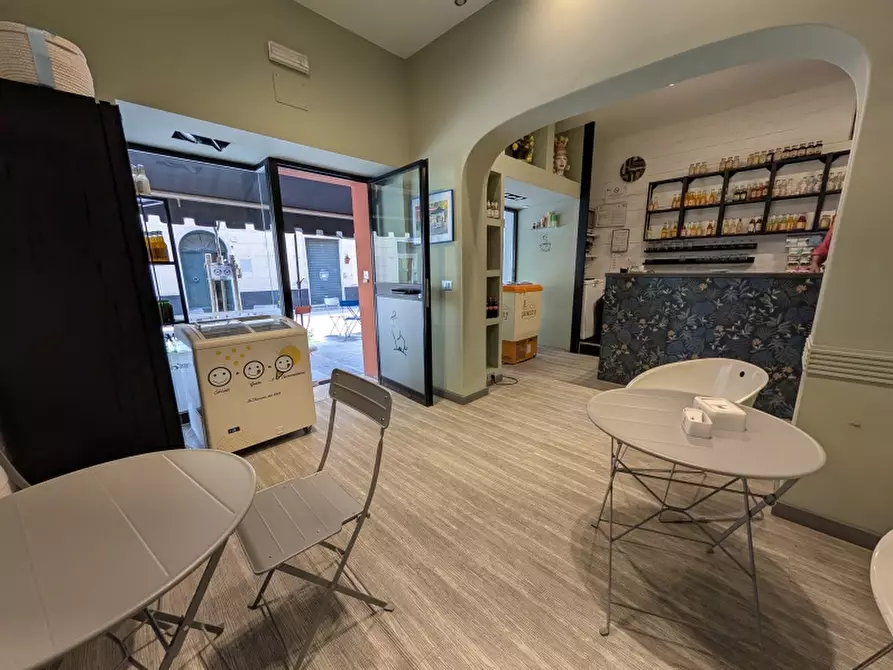 Immagine 5 di Licenza in vendita  in via oberdan a Genova