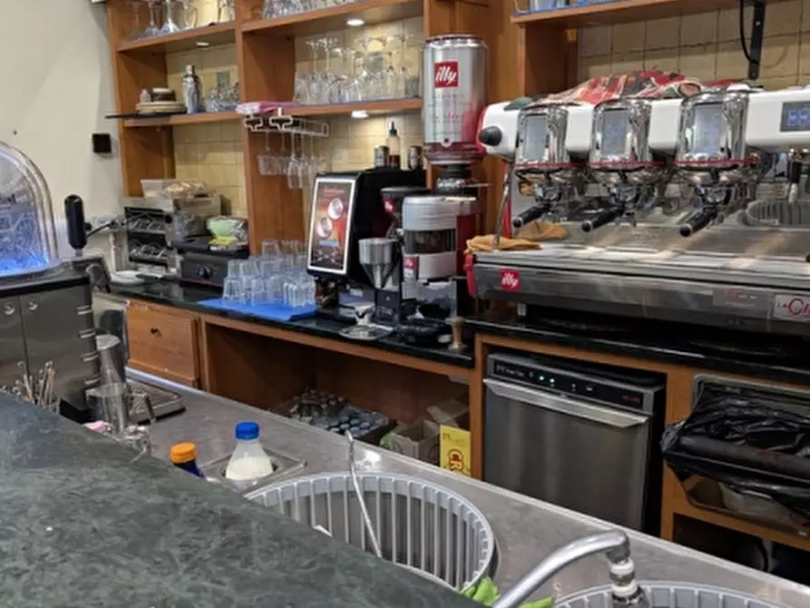 Immagine 1 di Licenza in vendita  in via campomorone a Genova