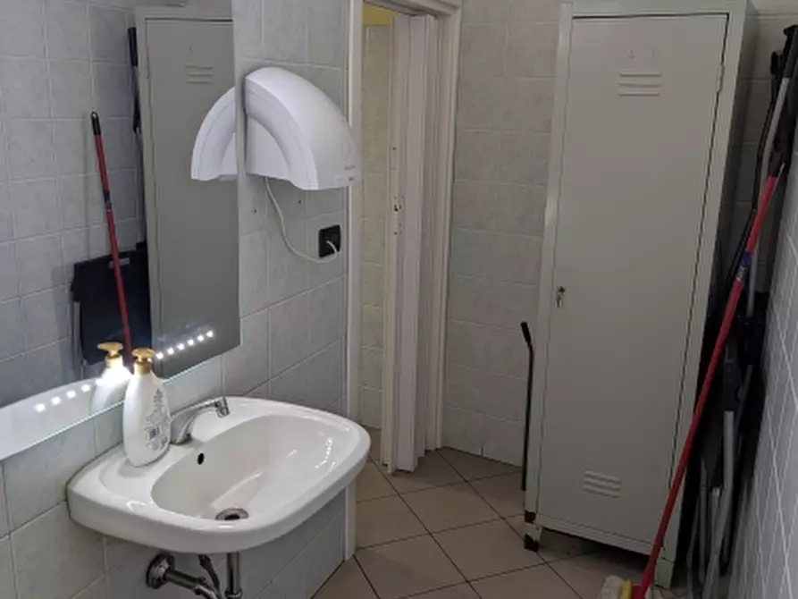 Immagine 7 di Licenza in vendita  in via campomorone a Genova