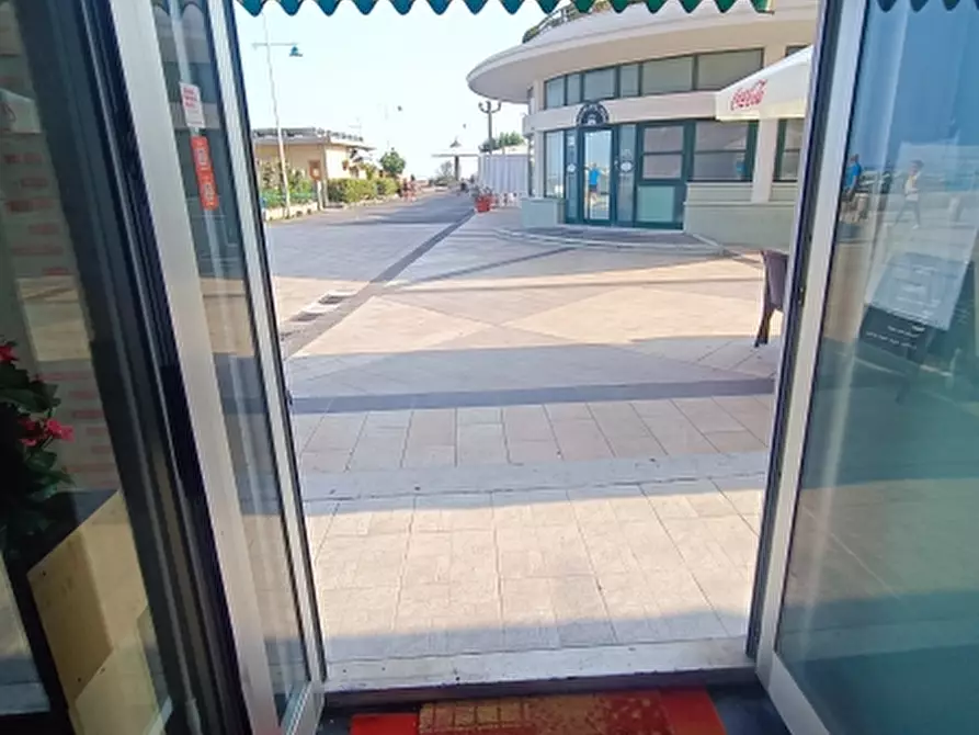 Immagine 5 di Licenza in vendita  in Via Lungomare di Pegli a Genova