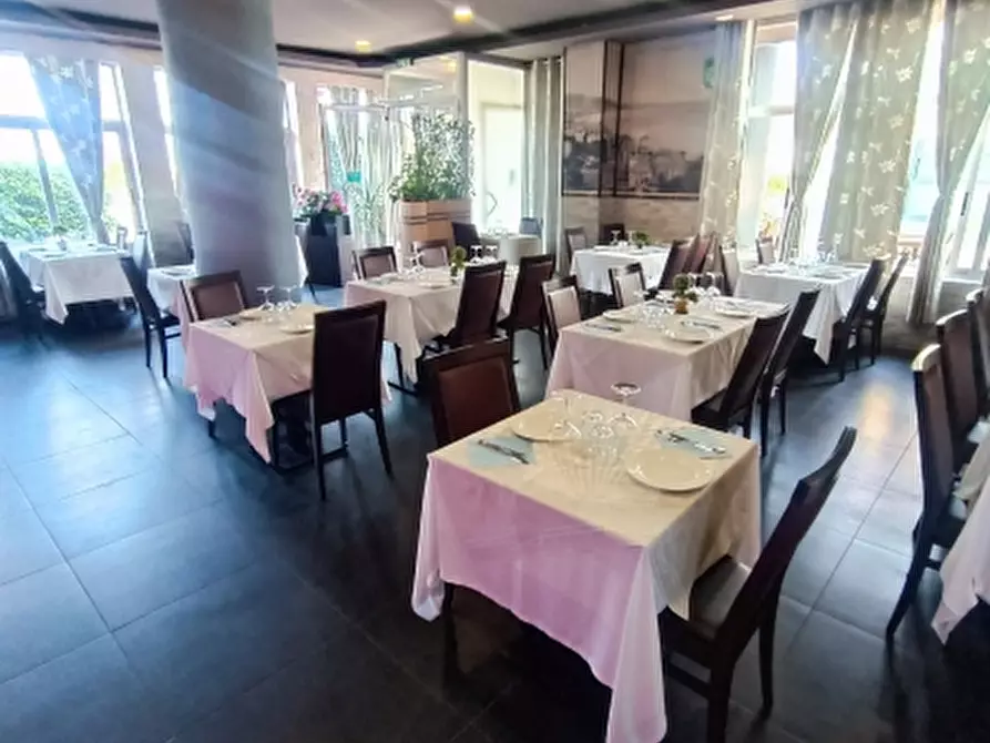 Immagine 2 di Licenza in vendita  in Via Lungomare di Pegli a Genova