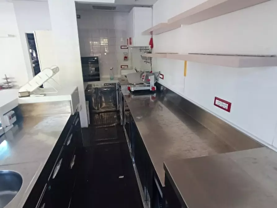 Immagine 4 di Licenza in vendita  in corso europa 107 a Genova