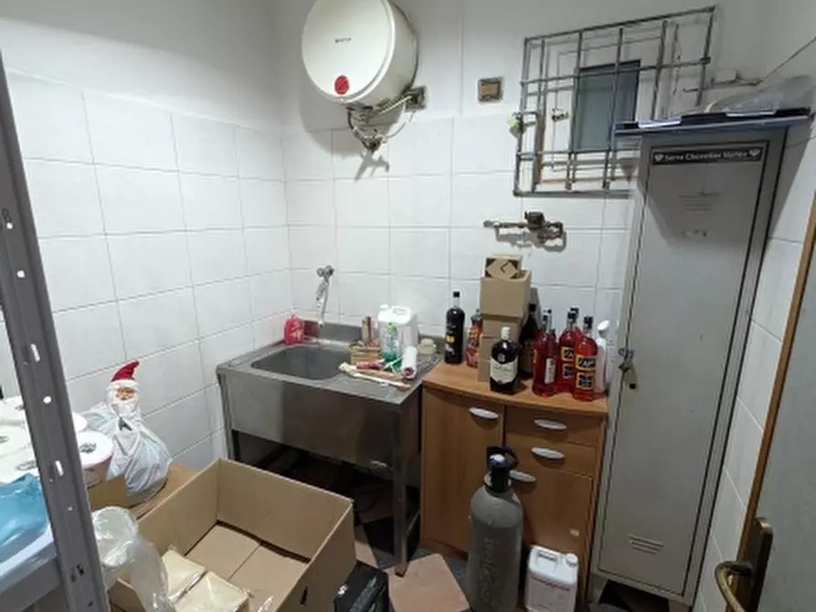 Immagine 10 di Licenza in vendita  in VIA BIGA a Genova