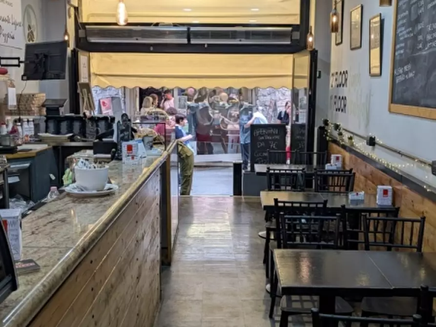 Immagine 1 di Licenza in vendita  in via mazzini a Rapallo