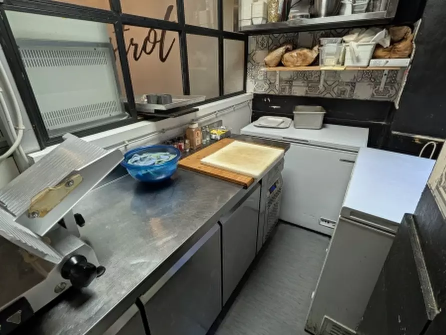 Immagine 8 di Licenza in vendita  in via mazzini a Rapallo