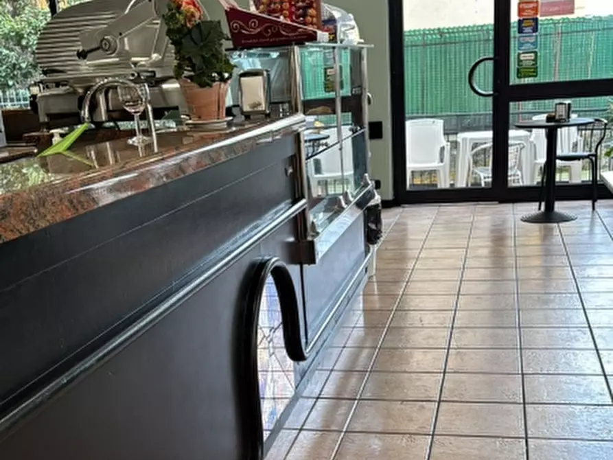 Immagine 11 di Licenza in vendita  in via san martino a Genova