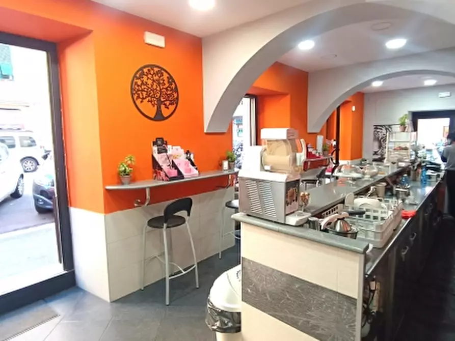 Immagine 5 di Licenza in vendita  in Via Della Libertà a Genova