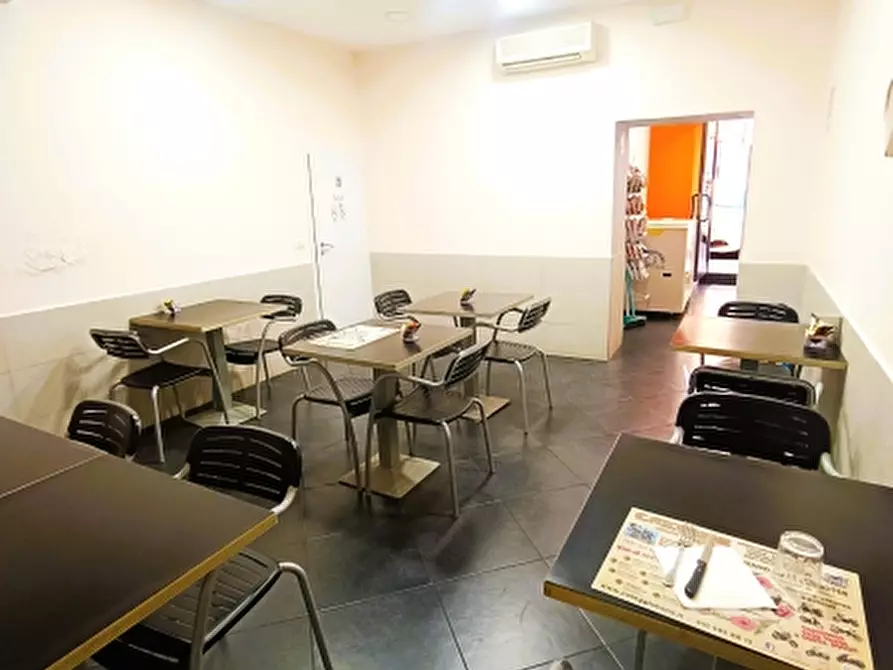 Immagine 6 di Licenza in vendita  in Via Della Libertà a Genova