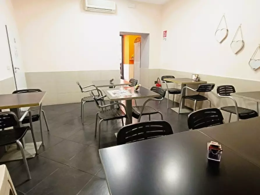 Immagine 7 di Licenza in vendita  in Via Della Libertà a Genova