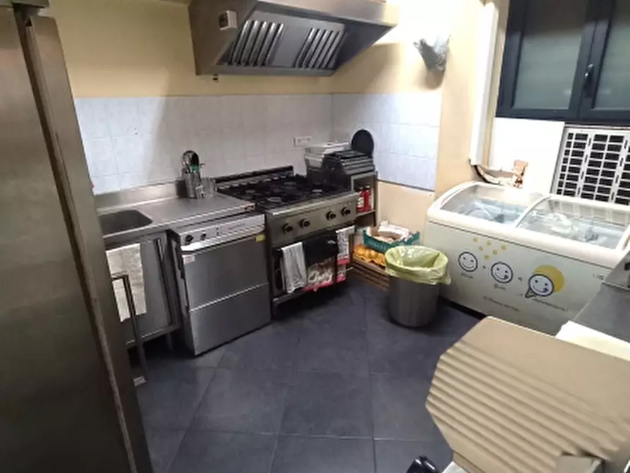 Immagine 10 di Licenza in vendita  in Via Della Libertà a Genova