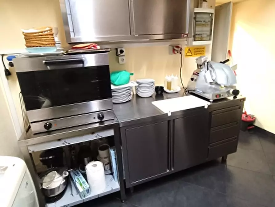 Immagine 11 di Licenza in vendita  in Via Della Libertà a Genova