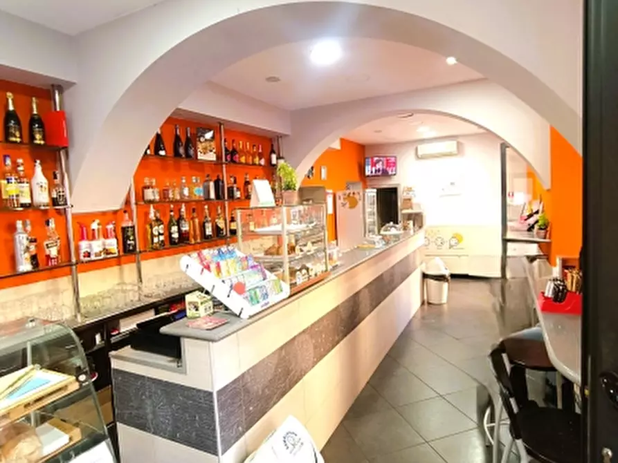 Immagine 2 di Licenza in vendita  in Via Della Libertà a Genova