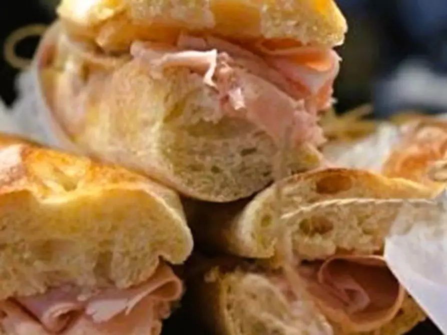 Immagine 7 di Licenza in vendita  in piazza de ferrari a Genova