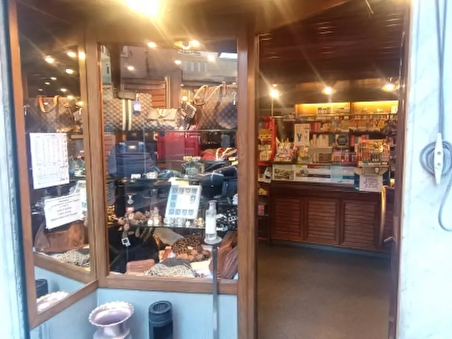 Immagine 4 di Licenza in vendita  in via dottesio a Genova