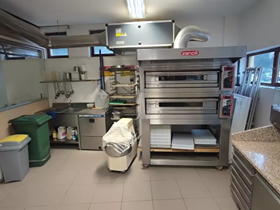 Immagine 1 di Pizzeria / Pub in vendita  in via mario galli a Genova