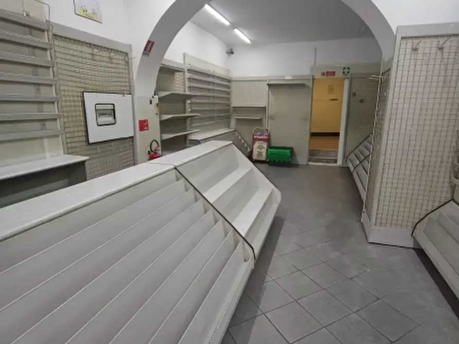Immagine 1 di Locale commerciale in vendita  a Genova