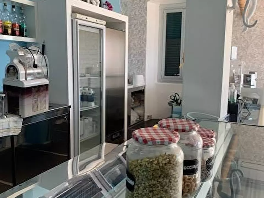 Immagine 5 di Locale commerciale in vendita  in via Aurelia a Cogoleto