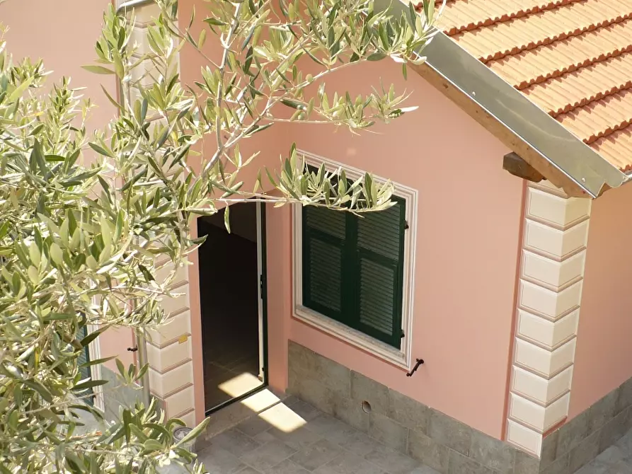 Immagine 11 di Villa in vendita  a Celle Ligure