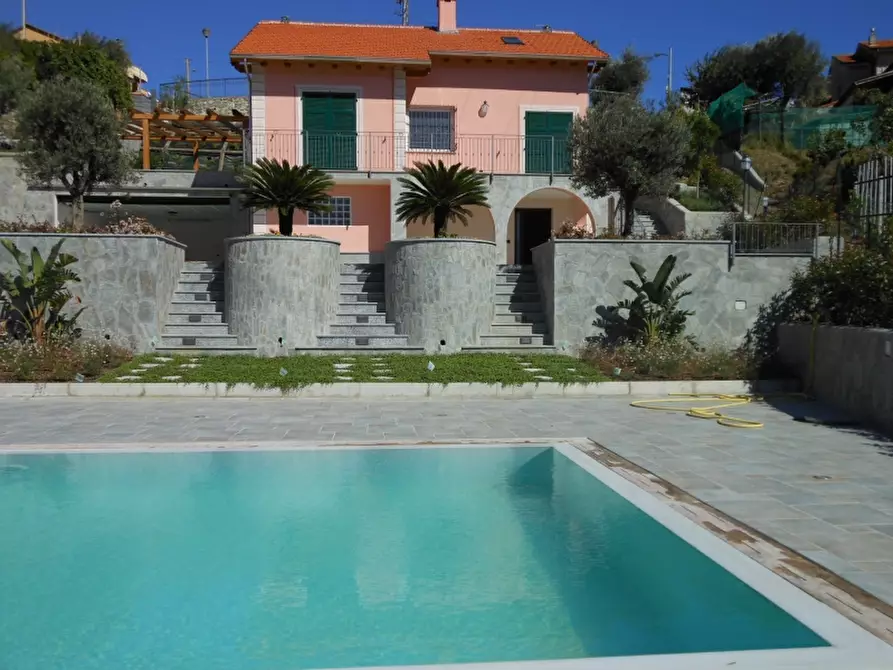 Immagine 1 di Villa in vendita  a Celle Ligure