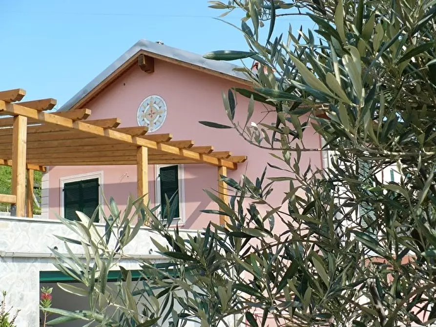 Immagine 9 di Villa in vendita  a Celle Ligure