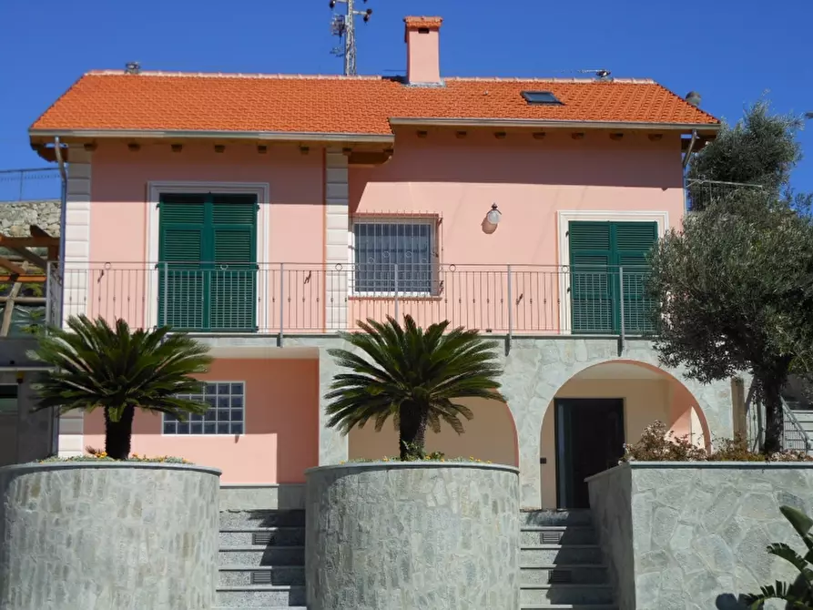 Immagine 2 di Villa in vendita  a Celle Ligure