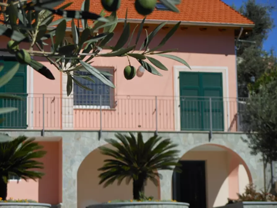Immagine 3 di Villa in vendita  a Celle Ligure