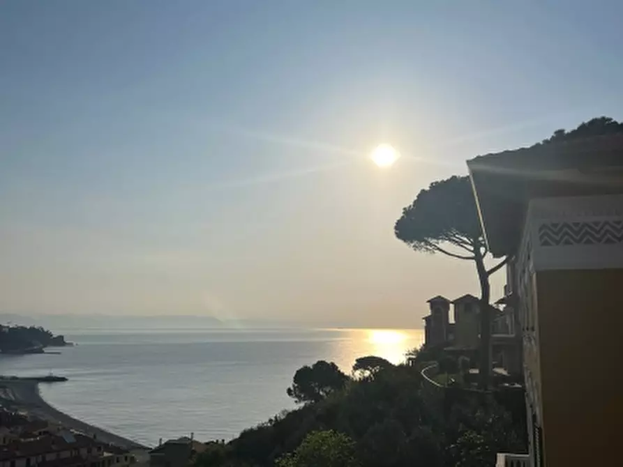 Immagine 3 di Appartamento in vendita  a Celle Ligure