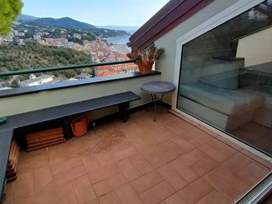 Immagine 11 di Appartamento in vendita  a Celle Ligure