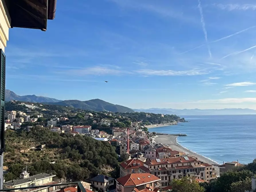 Immagine 1 di Appartamento in vendita  a Celle Ligure